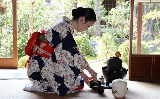 Sự tỉ mỉ của người Nhật được thể hiện trong cách pha trà